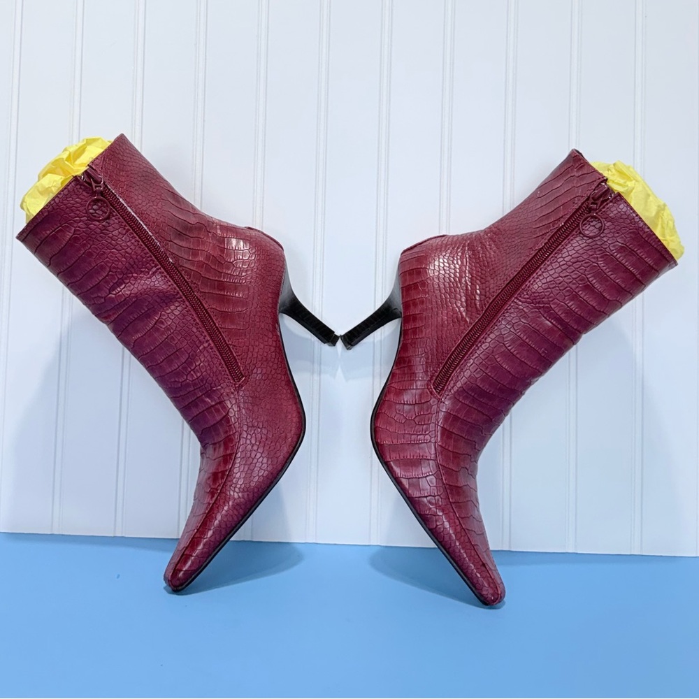 COVERGIRL Red Crocodile-Patterned Heeled bootie Size 6.5 - Picture 17 of 17